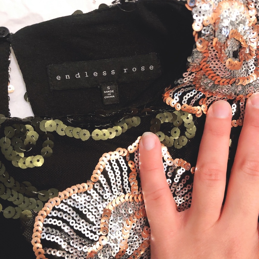 Beautiful sequin top - Picture 2 of 4